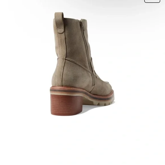 NWOT - Bernardo Sonja Leather Lug Boots - Picture 4 of 11